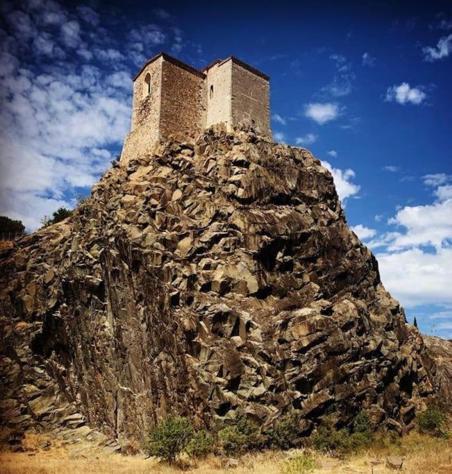 Studio Au Charme Medieval La Garde  Exterior photo